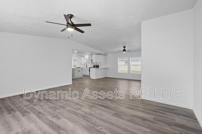 Building Photo - 405 Falletti St