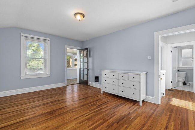 Building Photo - Gardener's Dream! 3-Bedroom, 1.5-Bath Home, Steps away from Tower Grove Park