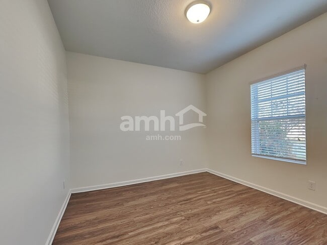 Building Photo - 4878 St James Ln