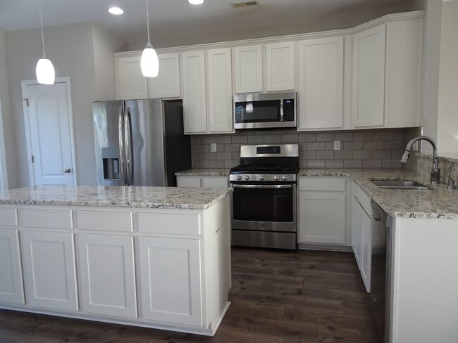 Building Photo - 4 Bedroom 3.5 Bath 3 Story Townhome for Re...