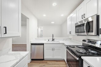 Building Photo - 509 S Perry Parkway