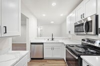 Building Photo - 509 S Perry Parkway
