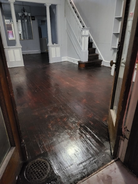 Building Photo - 643 N Peach St