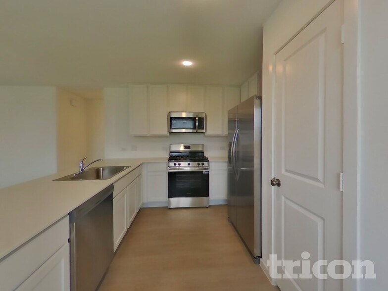 Building Photo - 3013 Dawn Sound Dr