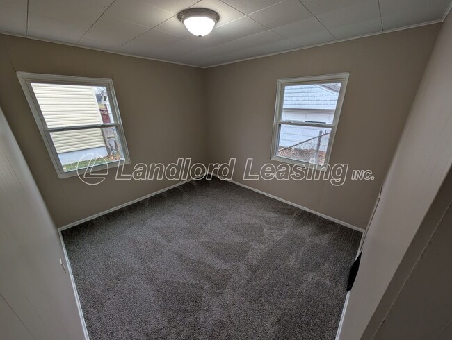 Building Photo - Updated Cape Cod with New Flooring, Front Deck & Garage