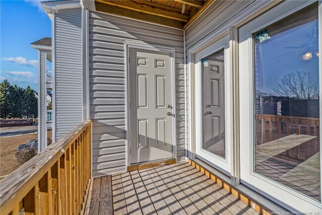 Building Photo - 264 Waterdown Dr