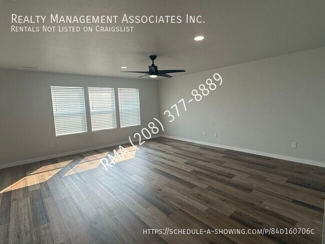 Building Photo - 3781 W La Brea Dr