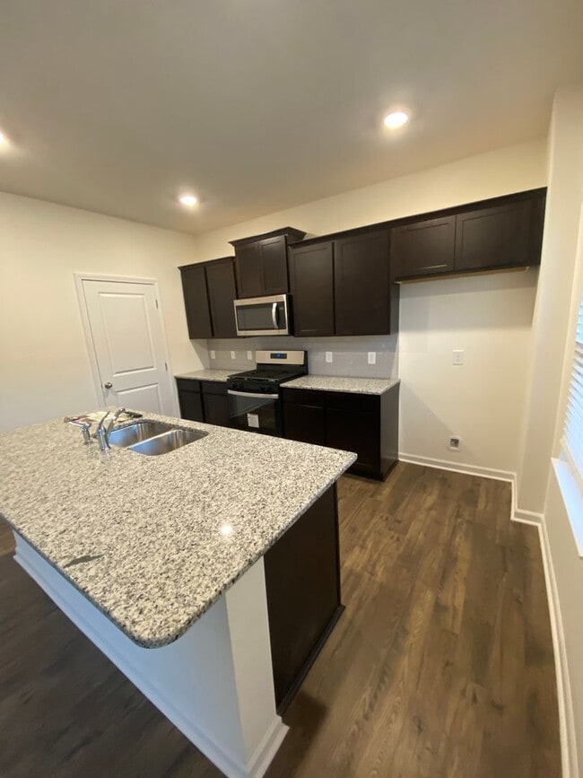 Building Photo - Gorgeous South Knoxville house!!!!!