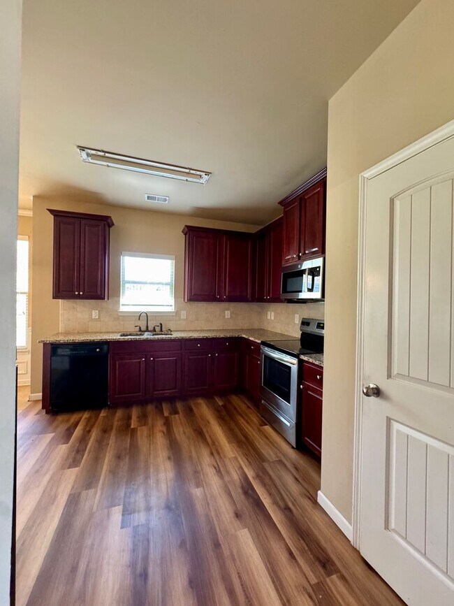 Building Photo - This beautiful 4-bedroom, 2.5-bath home Move-in ready and is waiting for you!