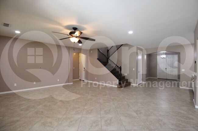 Building Photo - 2872 E Redwood Pl
