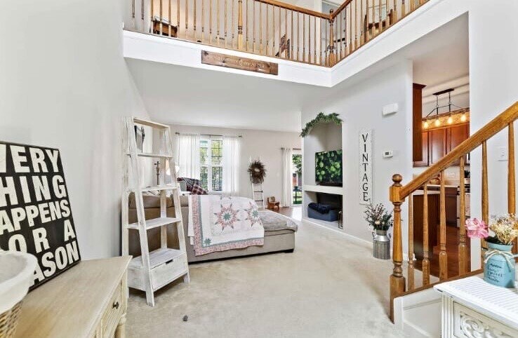 Entrance/Living - 416 S Jade Ln