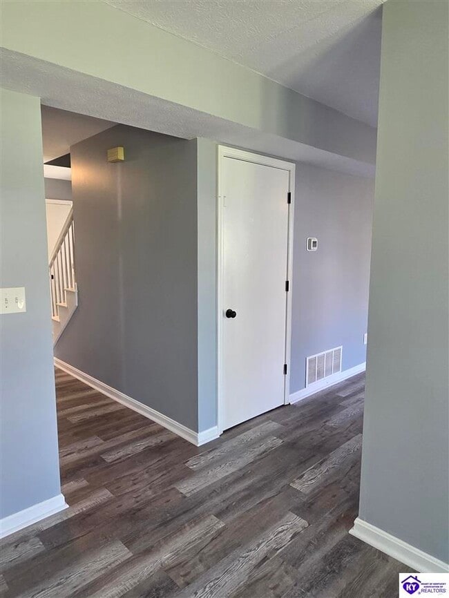 Building Photo - 888 N Woodland Dr