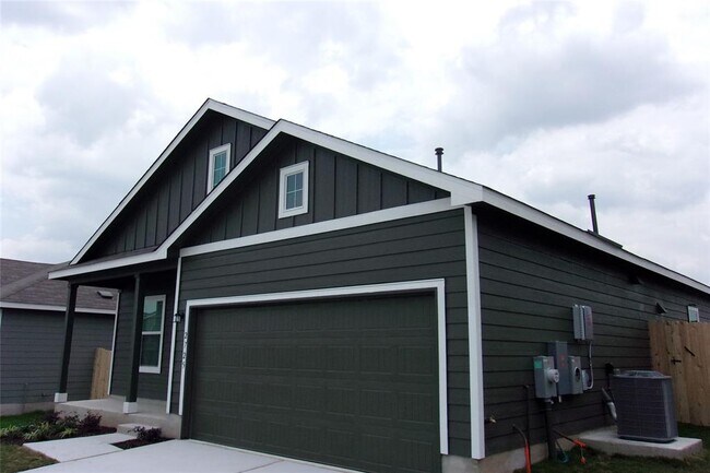 Building Photo - 2725 Louris Ln