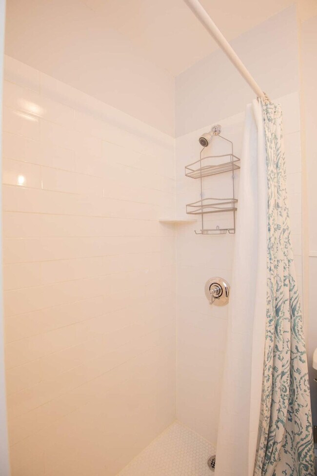 Building Photo - 636 Washington St