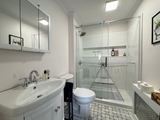 Building Photo - Spacious 2-Bedroom, 2-Bath in East Rock – Newly Renovated!
