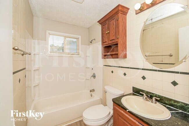 Building Photo - 4601 N Richardt Ave