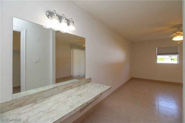 Building Photo - 615 108th Ave N