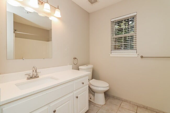 Building Photo - 236 Amy Blvd