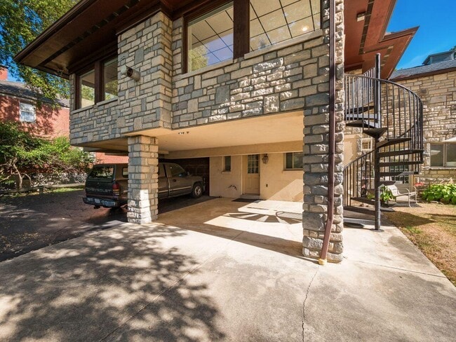 Building Photo - 2663 Charing Rd