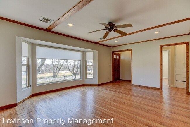 Building Photo - 3 br, 2 bath House - 807 S Littler Ave