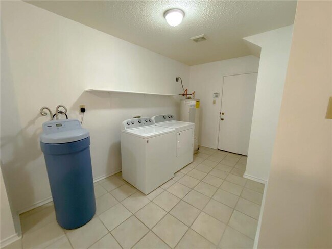 Building Photo - 3706 Blue Cat Way