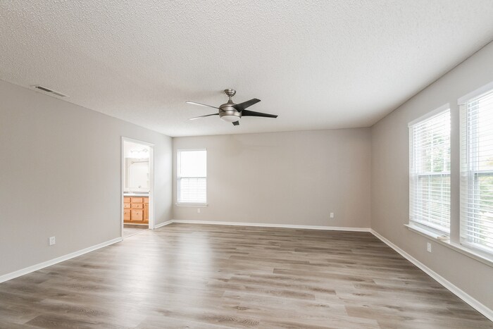 Building Photo - 15322 Beam St