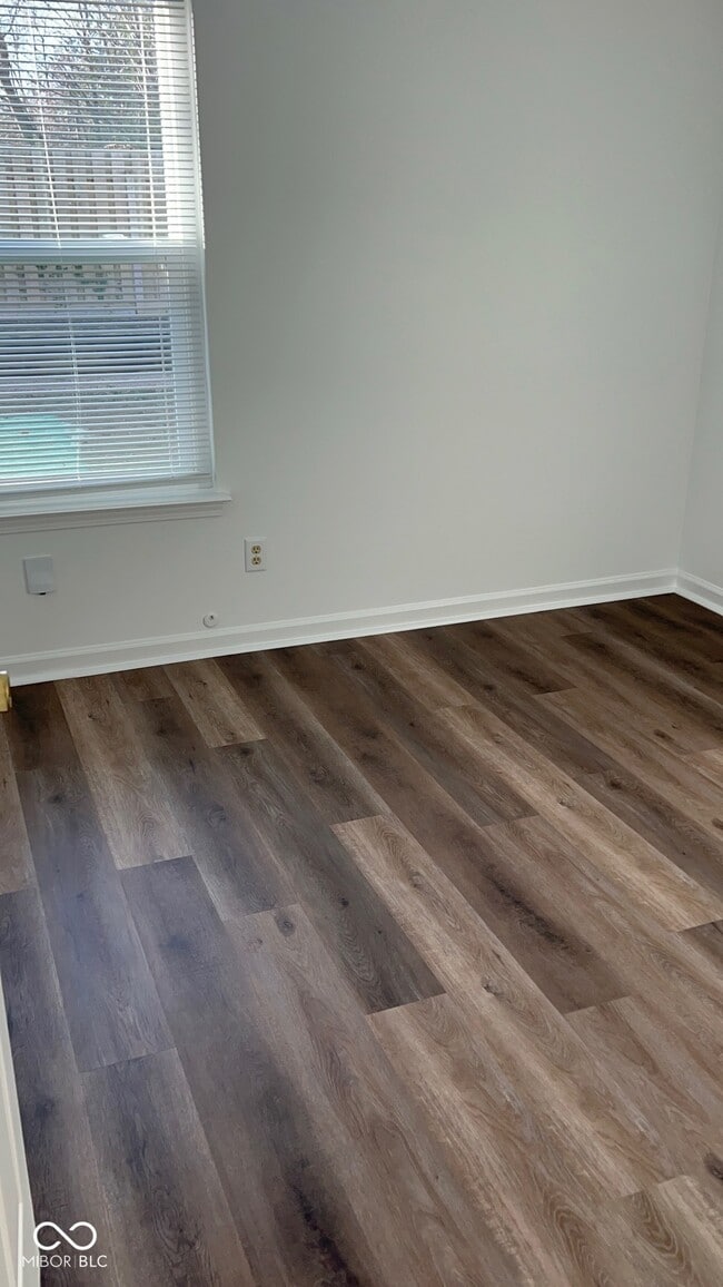 Building Photo - 9680 River Oak Ln E