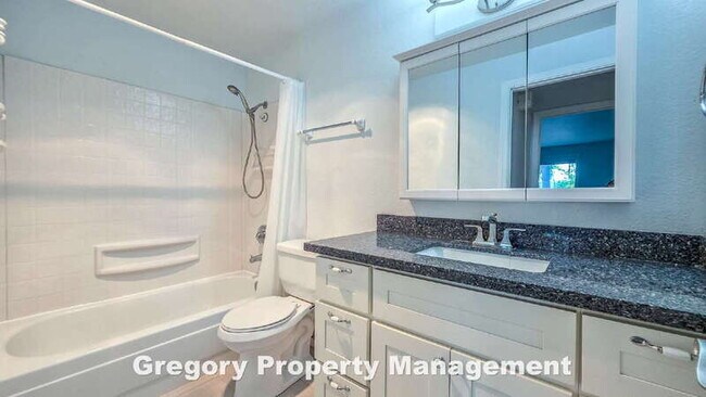 Building Photo - 9474 Woodinville Redmond Rd NE