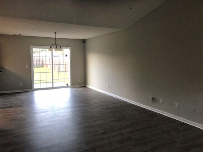 Building Photo - Nice home