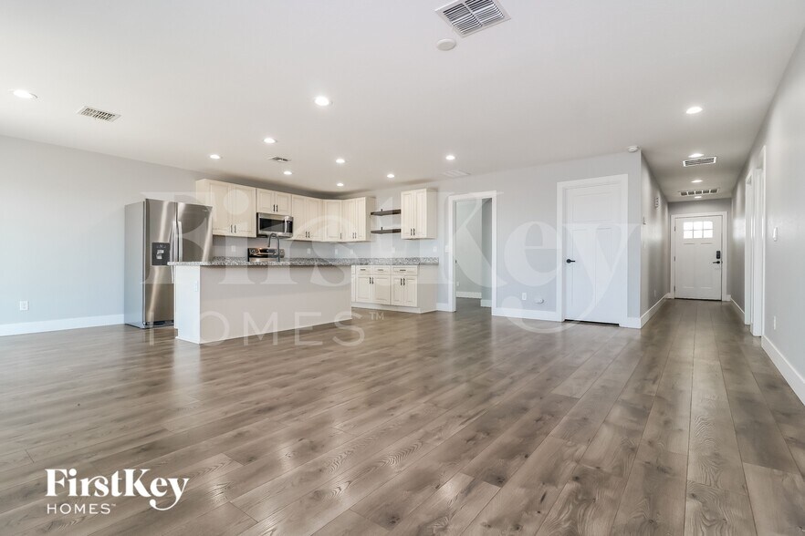 Building Photo - 3858 W Tamarisk Ave