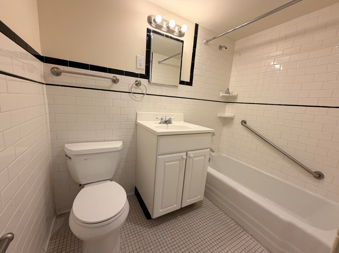 Building Photo - 16 Monmouth Ct