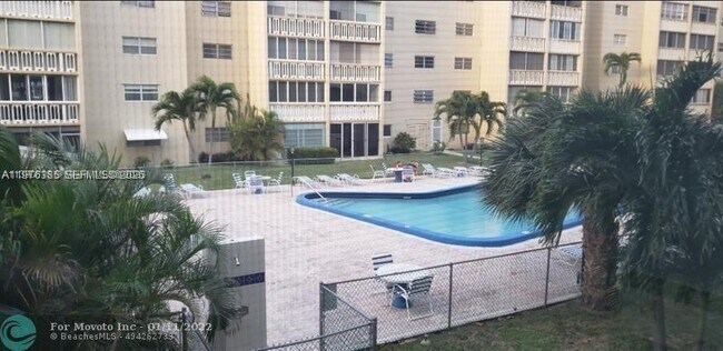 Building Photo - 301 NE 14th Ave