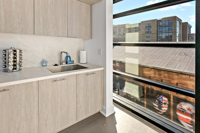 Building Photo - 2007 Vermont Ave NW