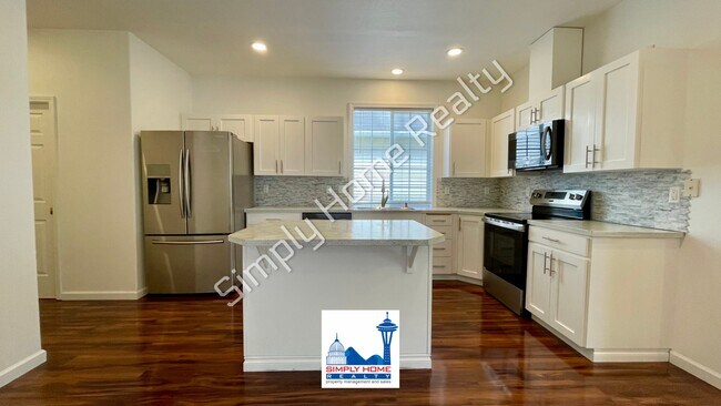 Building Photo - Step Inside To This Spacious & Comfortable 3-Bedroom Home!