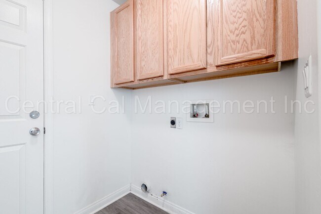 Building Photo - 4 Bedroom/2 Bath Home in the Southwest - $...