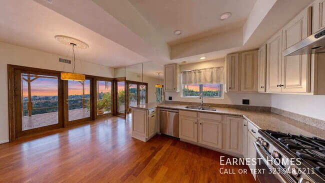 Building Photo - 4535 San Blas Ave