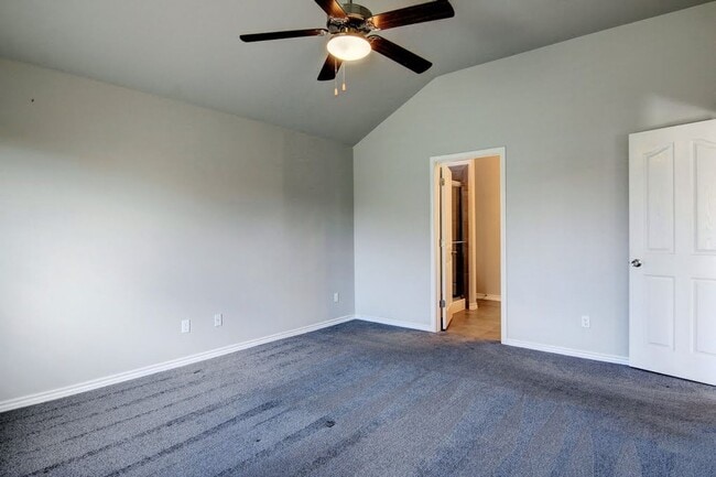 Building Photo - 3021 Cantabria St