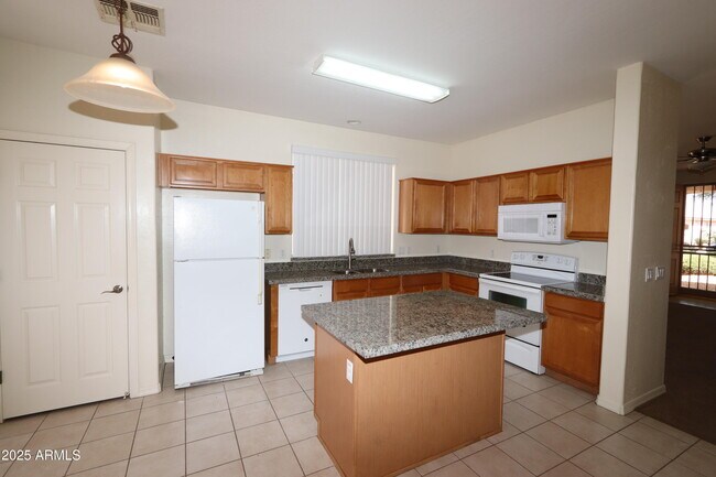 Building Photo - 14298 W Verde Ln