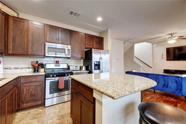 Building Photo - 1504 Lorraine Loop