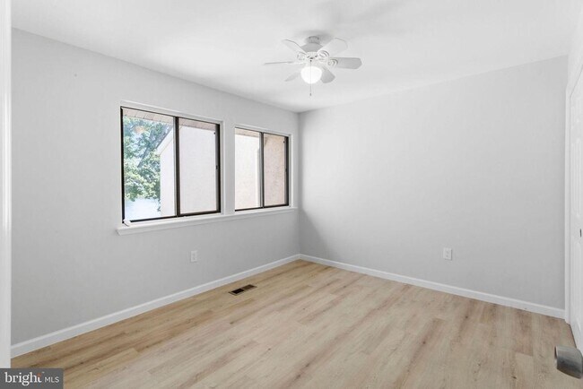 Building Photo - 36 Viburnum Ln