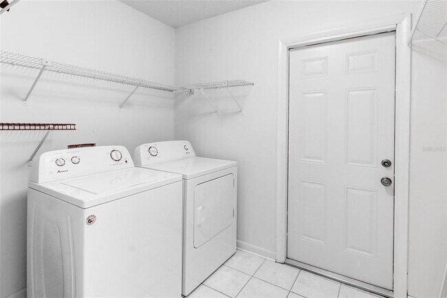 Building Photo - 16107 Country Crossing Dr