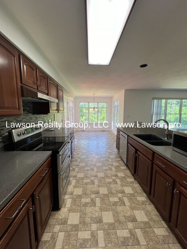 Building Photo - Beautiful Four Bedroom Home in "The Groves...