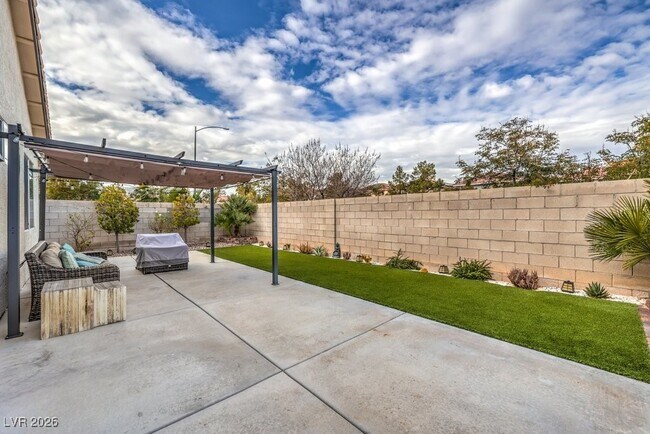 Building Photo - 9758 Vista Crest Ave