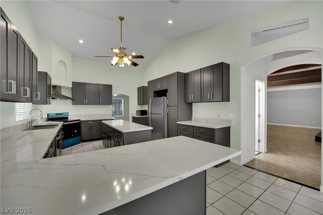 Building Photo - 7595 W Camero Ave