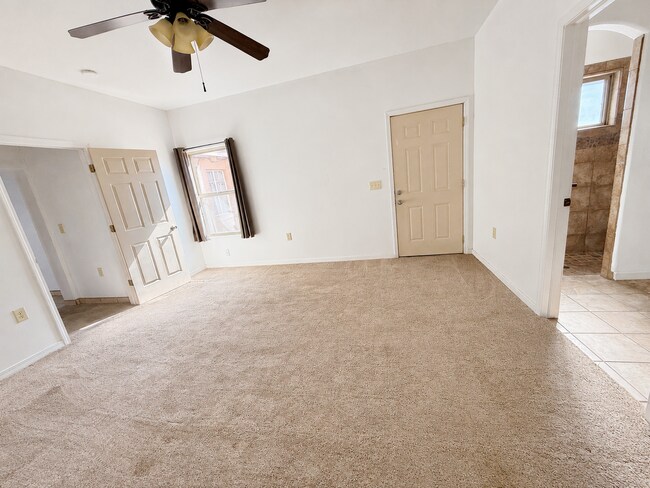 Building Photo - Charming 4 bedroom, near NMSU