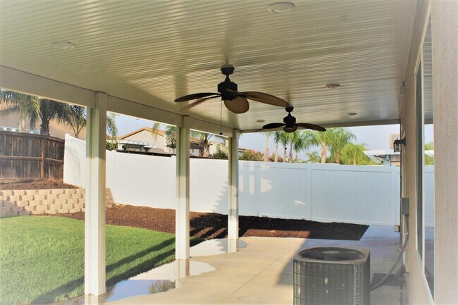 Building Photo - 4 Bedroom 2 Bath Home