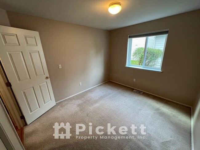 Building Photo - 3 Bedroom Rambler in McCormick Woods!