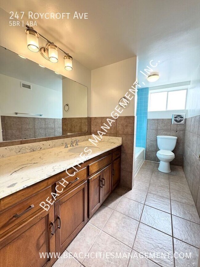 Building Photo - 247 Roycroft Ave