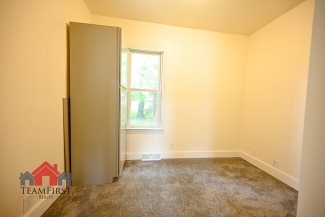 Building Photo - 1115 Cardinal Ln