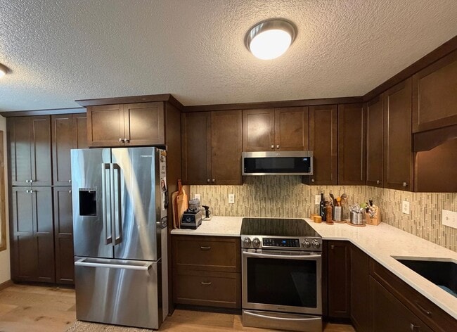 Building Photo - Modern 3 BD | 2.5 BA | 1,476 SF | 1-Car Garage | Solar Panels | Mountain View Community